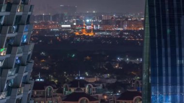 Tipik eski ve modern binalar ile Deira ve Dubai Deresi 'nin hava manzarası.