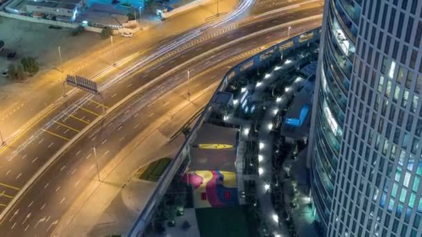 Вид на дорогу с большим количеством машин в пробке ночью Timelapse Aerial — стоковое видео