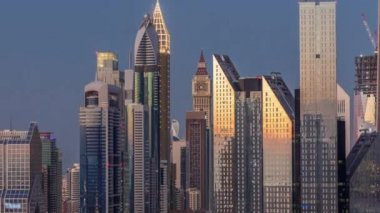 Dubai 'deki yeni gökdelenlerin ve yüksek binaların havadan görüntüsü.