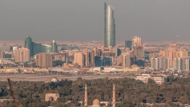 Vista aérea para Dubai Creek com a cidade do festival durante o pôr do sol timelapse — Vídeo de Stock