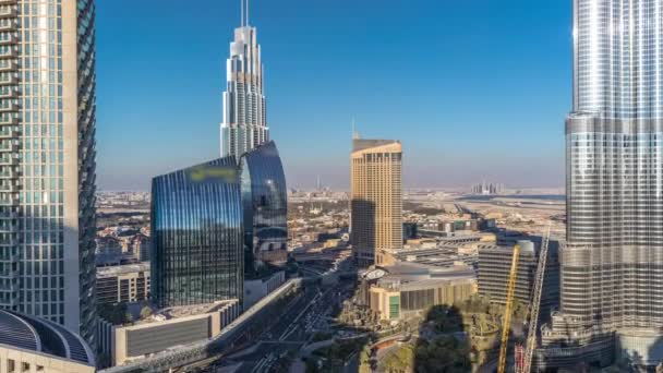 Yaşam Şehri öğleden sonra yüksek binalarla Zaman Havası — Stok video