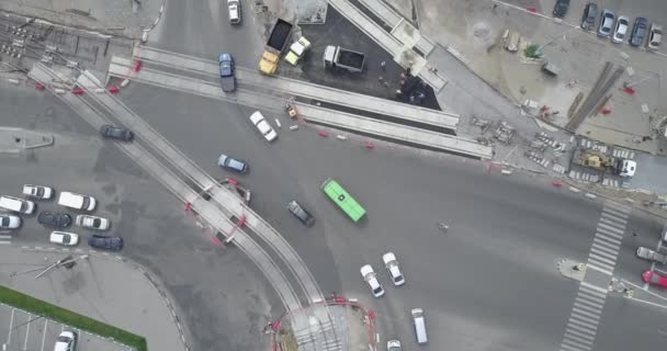 Straßensanierung mit Straßenbahnkreuzung, Baustelle — Stockvideo