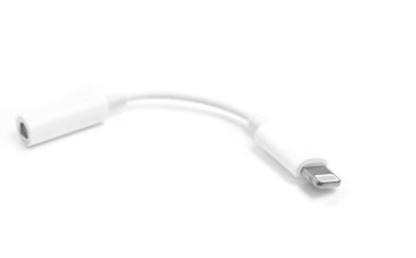 3.5 mm kulaklık adaptörü beyaz arkasında izole soymaya yıldırım