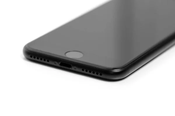 БРАСОВ, Румыния - 25 ноября 2016: iPhone 7 black matte new App — стоковое фото