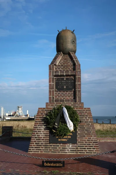 Monumento en la costa del mar — Foto de Stock