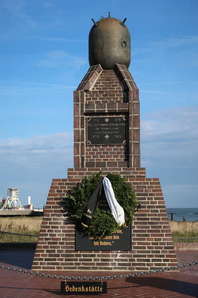 Monumento en la costa del mar — Foto de Stock