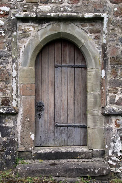 Antigua Puerta Madera Antigua Pared Del Castillo Piedra — Foto de Stock