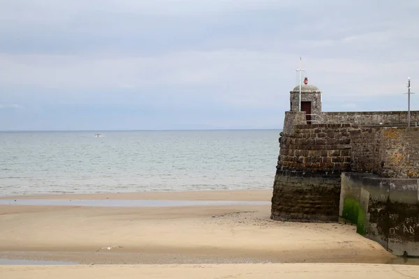 Вид Части Фортификационных Сооружений Песчаном Пляже Великобритания — стоковое фото