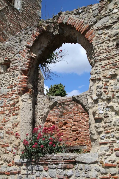 Ortaçağ kalıntıları bina