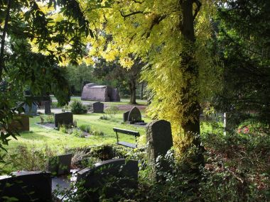 Amsterdam, Hollanda 'daki belediye mezarlığına bakın.
