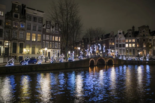 アムステルダムのアムステルダム光まつり夜ライトアートします — ストック写真