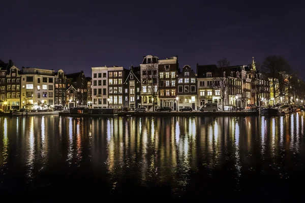 アムステルダムのアムステルダム光まつり夜ライトアートします — ストック写真