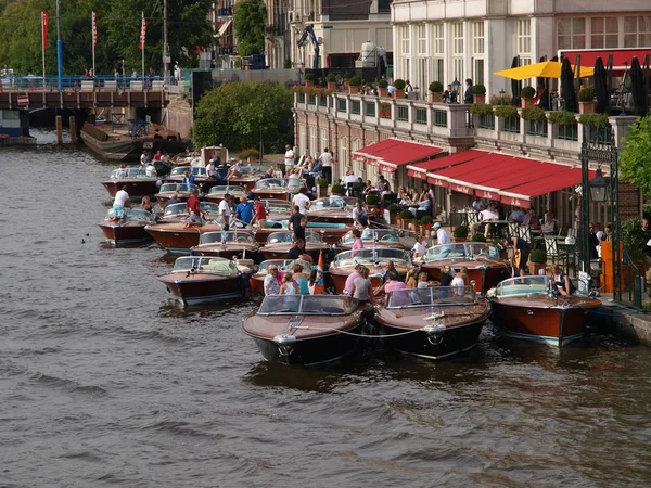 Amesterdão Países Baixos Barcos Amstel Frente Hotel Amstel — Fotografia de Stock