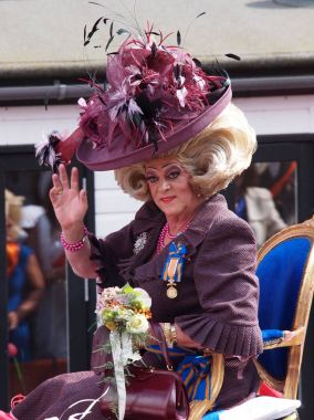 Amsterdam, Hollanda - 4 Ağustos 2012: Katılımcılar Amsterdam Gay gurur ünlü Canal geçit töreninde