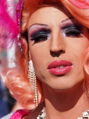 Amsterdam, Hollanda - 4 Ağustos 2012: Katılımcılar Amsterdam Gay gurur ünlü Canal geçit töreninde