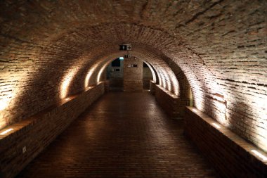 Kasa ve varil gemi tutun