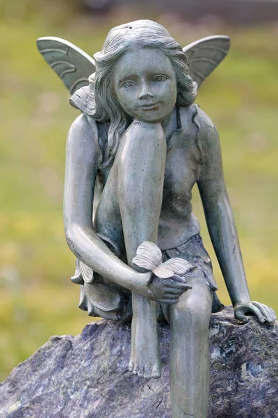 Statua Della Piccola Fata Cimitero Comunale Amsterdam Paesi Bassi — Foto Stock