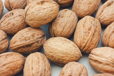 Taze organik ceviz yığın