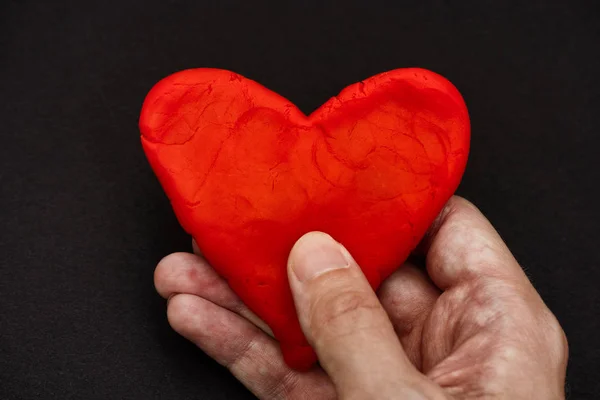 Rood hart in handen — Stockfoto