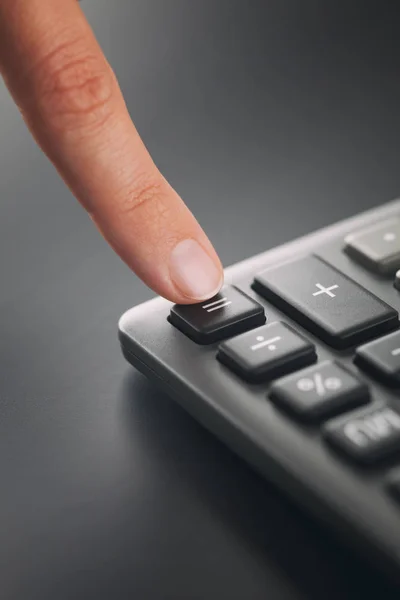 Person using calculator — Stock Photo, Image