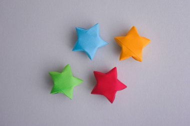 renkli origami şanslı yıldız