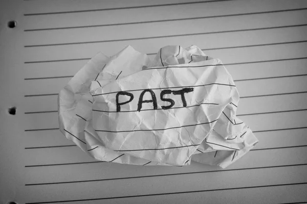 Crumpled paper ball with the word Past — Stock Photo, Image