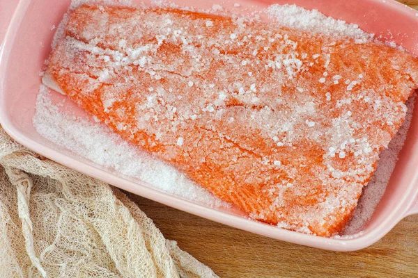 Salmon fillet in sea salt — Stock Photo, Image