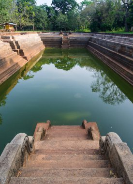 Kuttam Pokuna (Tek Kişilik Havuz) Anuradhapura, Sri Lanka