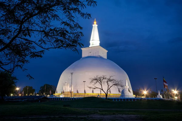 Ruwanwelisaya bir stupa, eserleri, Sri Lanka, içeren bir yarımküresel yapısı dünyanın her yerinden birçok Budistler için kutsal olarak kabul edilir. 
