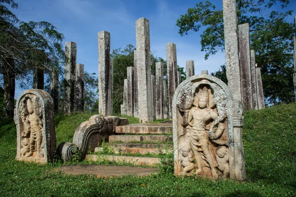 Thuparama Dagoba Mahavihara (büyük Manastırı), kutsal şehir Anuradhapura, Sri Lanka, Asya, taş sütunların Harabeleri.
