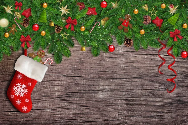 Fondo de madera de Navidad, abeto de Navidad decorado con — Foto de Stock