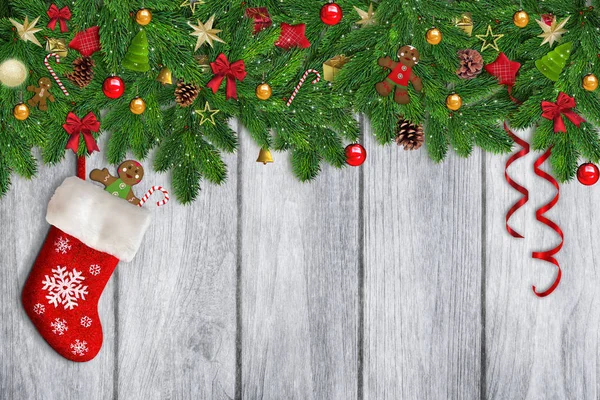 Natal fundo de madeira, árvore de abeto de Natal decorado — Fotografia de Stock