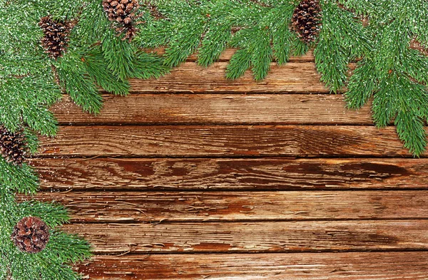 Зимняя граница, старый деревянный фон и елки бранчи — стоковое фото