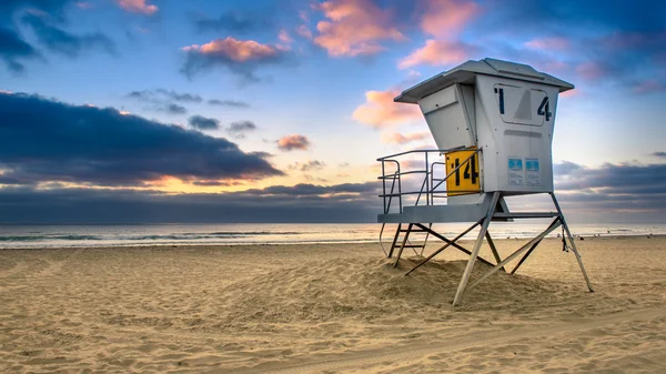 Un tramonto sulla spiaggia — Foto Stock