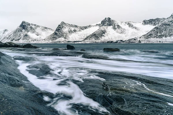 Den dejlige kyst Senja i Norge - Stock-foto