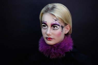 Kırık bebek Cadılar Bayramı makyaj