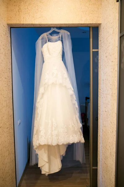 Vestido de casamento branco — Fotografia de Stock