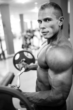 Mükemmel vücut atletik erkek