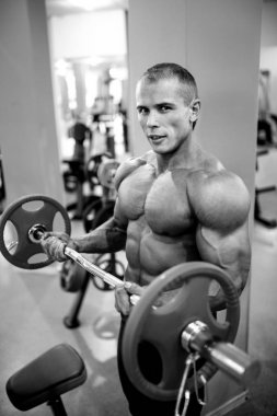 Mükemmel vücut atletik erkek