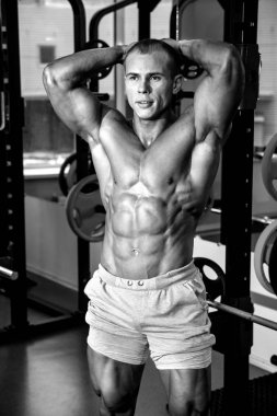 Mükemmel vücut atletik erkek