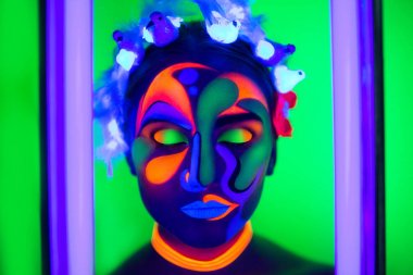 kadın neon ışık