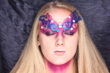 Kız dünya dışı yabancı