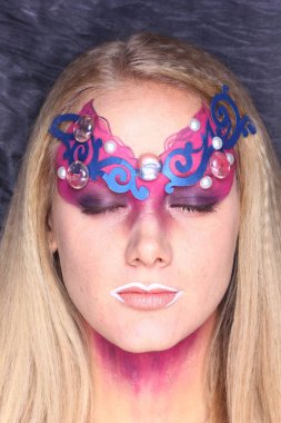 Kız dünya dışı yabancı