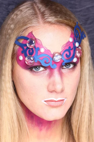 Kız dünya dışı yabancı