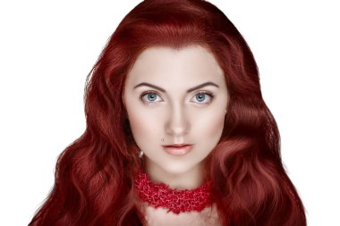 Kızıl saçlı kadın