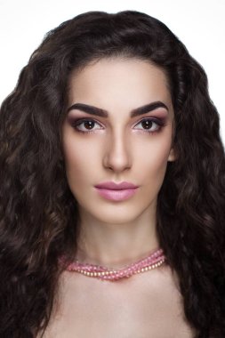 uzun kahverengi saçlı