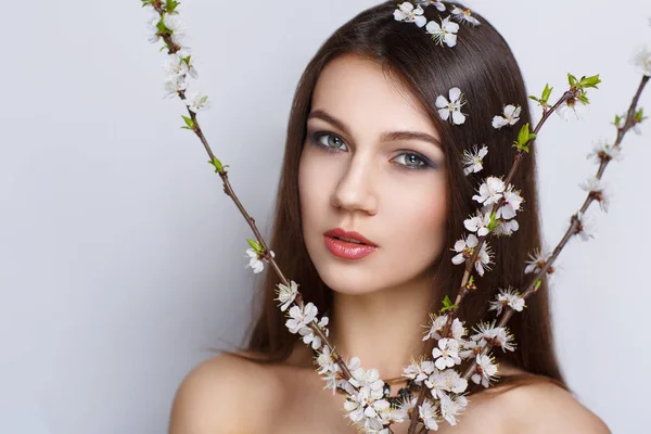 Kirschblüten-Mädchen — Stockfoto