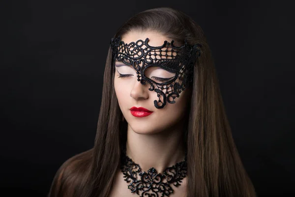 Žena s černou maskou — Stock fotografie