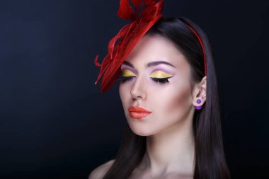 kadın ile büyük kırmızı Aksesuar 