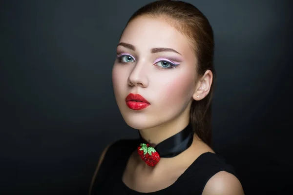 Collar con fresas — Foto de Stock